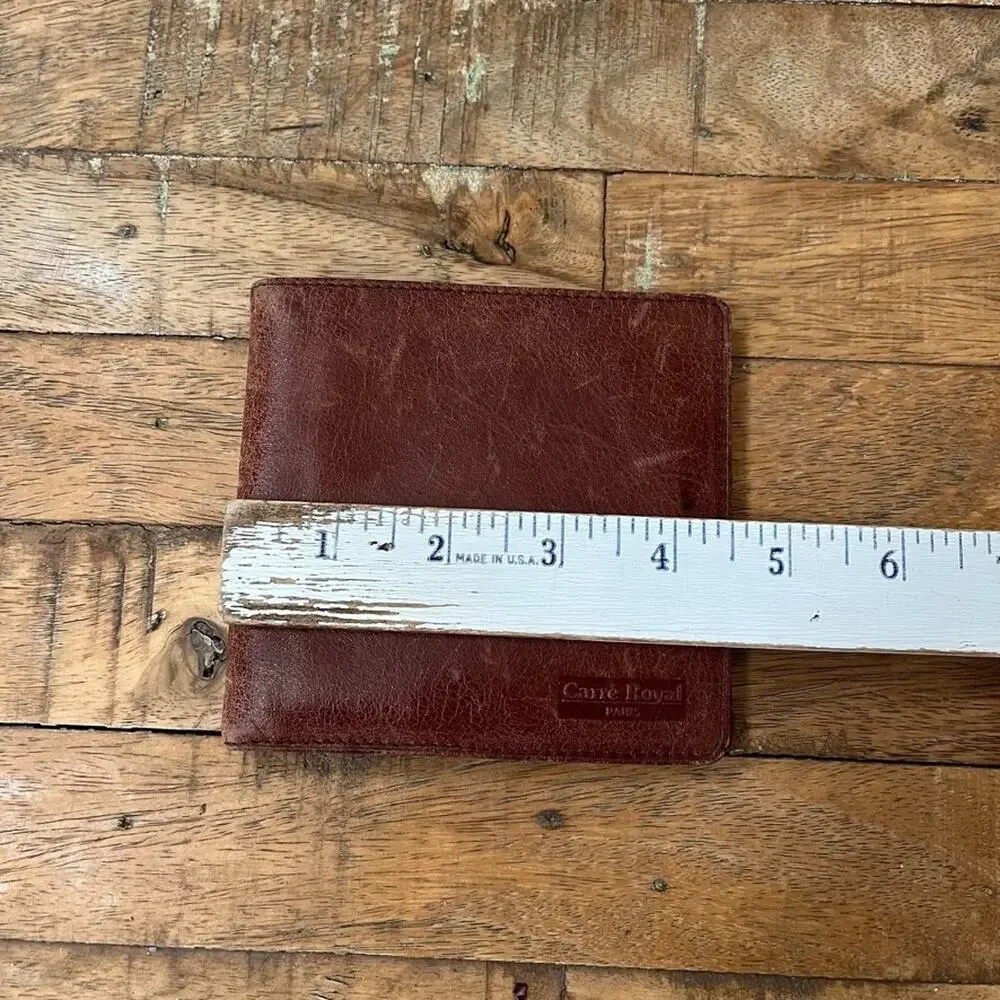 Carré Royal Bifold Wallet Genuine Leather Distressed Texture Embossed Logo
